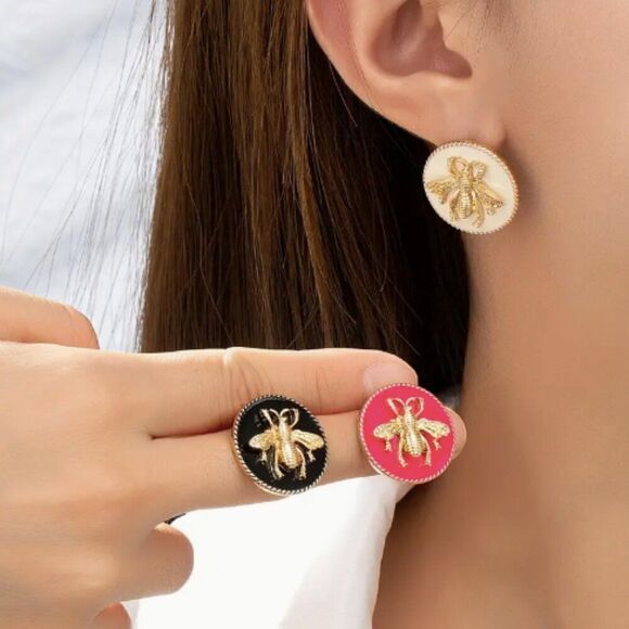 🐝 🆕 🐝 Elegant Vintage Golden Bee Enamel Stud Earrings 🔅 - Picture 1 of 14